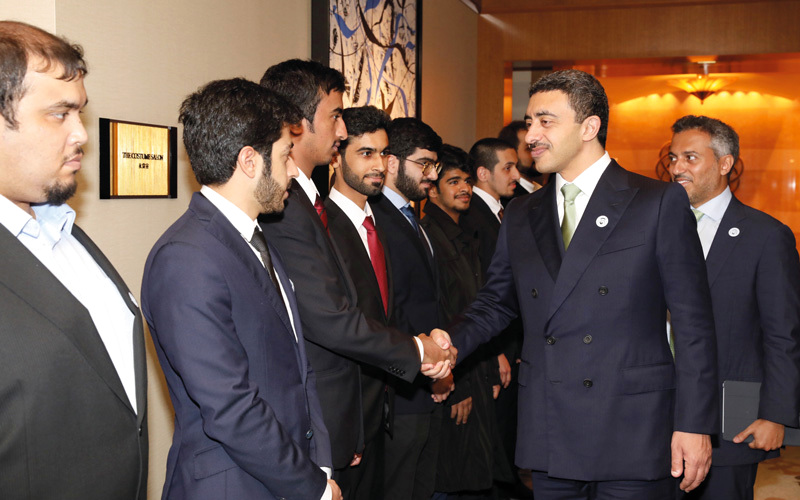 عبدالله بن زايد حث الطلاب على الاجتهاد والمثابرة في مشوارهم التعليمي.

وام