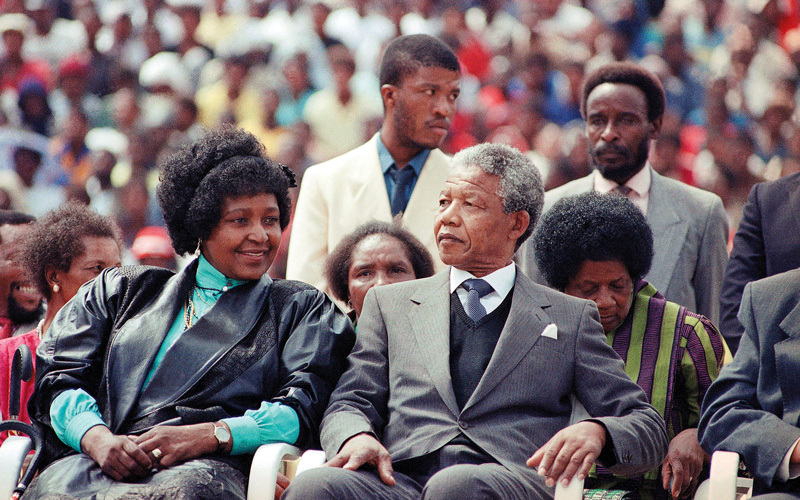 ويني في صورة أرشيفية مع زوجها مانديلا. غيتي