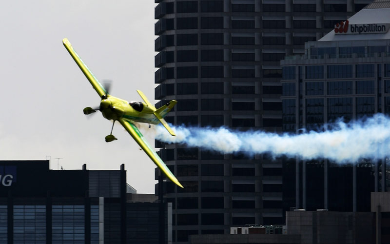 المناورة الأخيرة لكندلمان قبل سقوط طائرته في الماء. المصدر: غيتي