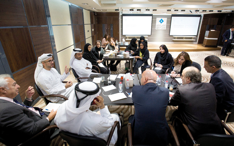 البرامج التدريبية تطور أداء قيادات الاتصال في مؤسسات دبي الحكومية وشبه الحكومية. من المصدر