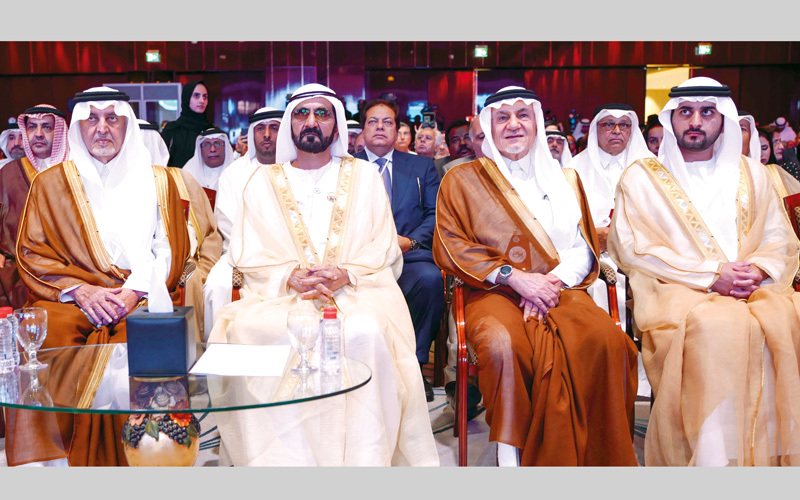 محمد بن راشد خلال حفل افتتاح مؤتمر "فكر 16". وام وام