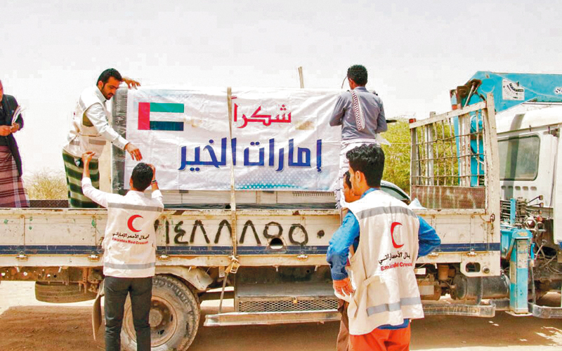 «الهلال» توقّع اتفاقات مشروعات لـ «عام زايد» في 5 محافظات يمنية
