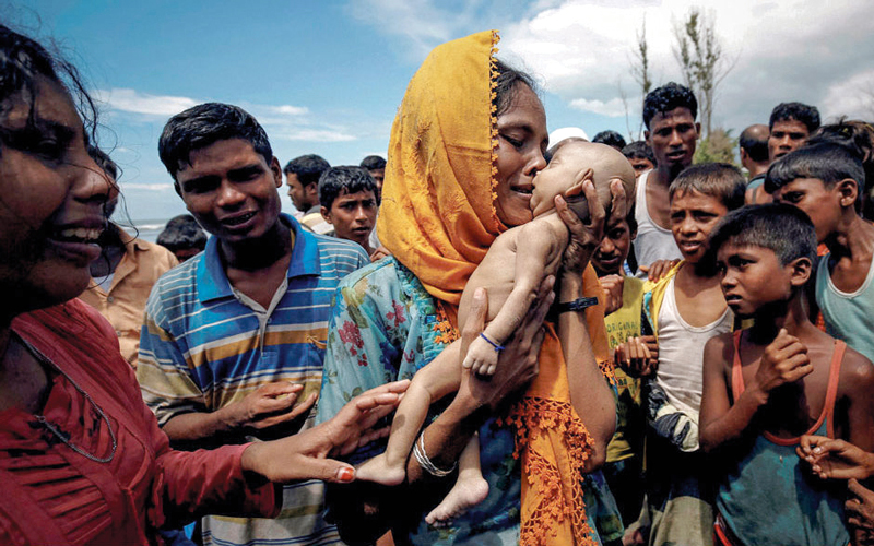 أم تبكي طفلها الذي توفّي بعد 40 يوماً من ولادته.  رويترز