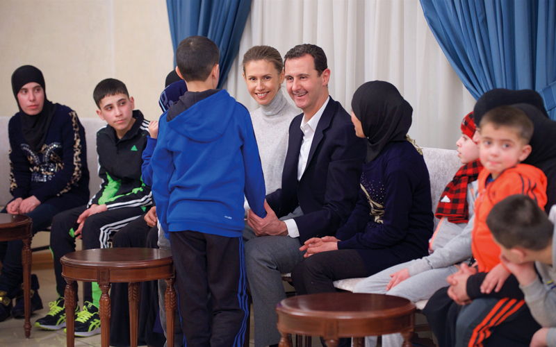 الأسد خلال اجتماعه بعدد من أبناء الطائفة العلوية. أرشيفية