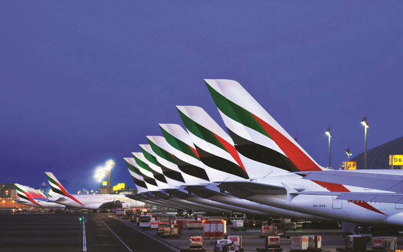 «دبي للإحصاء» أكد أن «طيران الإمارات» و«فلاي دبي» تستحوذان على النصيب الأكبر من المسافرين عبر مطارات دبي. أرشيفية