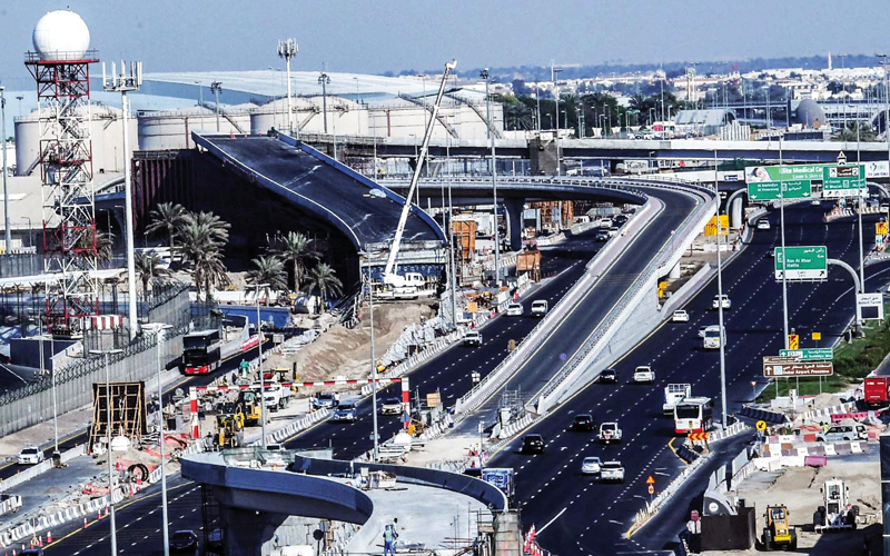 الجسر المؤدي لمبنى مؤسسة دبي لمشاريع الطيران الهندسية. من المصدر