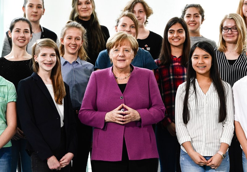دعوة ميركل وُجهت هذا العام لـ 24 فتاة. إي.بي.إيه