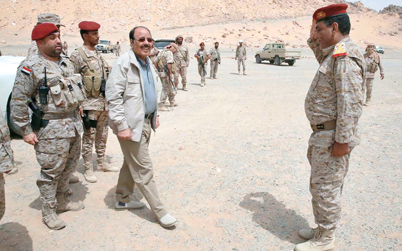 الأحمر يطلع على جهود التدريب والإعداد في معسكر استقبال المنضمين إلى الجيش اليمني في مأرب. سبأنت