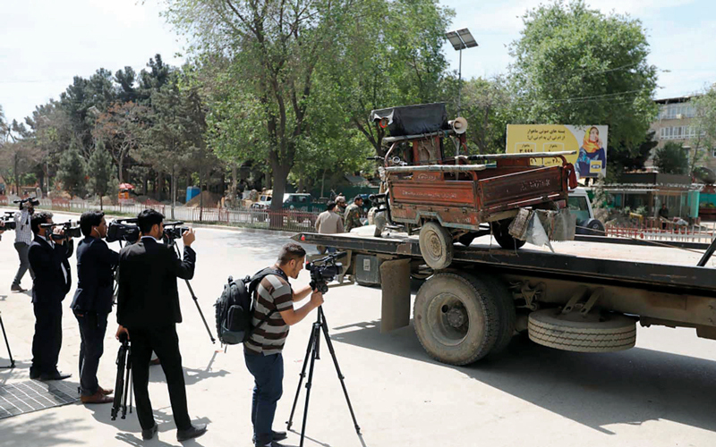 صحافيون ومصوّرون يعملون في أفغانستان تحت مرمى النيران. أ.ف.ب