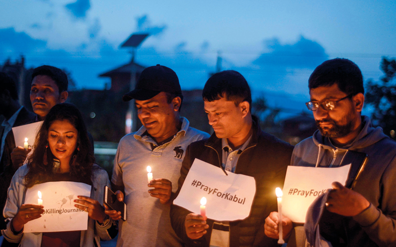 صحافيون نيباليون في وقفة احتجاجية ضد ما حصل لزملائهم في أفغانستان.  أ.ف.ب