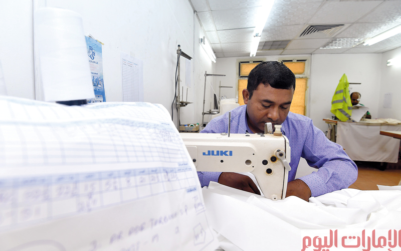 تتطلب‭ ‬خياطة‭ ‬‮«‬الكندورة‮»‬‭ ‬مهارة‭ ‬عالية‭ ‬ومعقدة،‭ ‬وخبرة‭ ‬طويلة‭ ‬في‭ ‬مجال‭ ‬الحياكة،‭ ‬لكنها‭ ‬مهنة‭ ‬منتشرة‭ ‬في‭ ‬طول‭ ‬الإمارات‭ ‬وعرضها،‭ ‬ويمارسها‭ ‬مئات‭ ‬الخياطين‭ ‬المهرة‭.  ‬‬‬‬‬‬‬‬‬‬‬‬‬‬‬‬‬‬‬‬‬‬‬‬‬