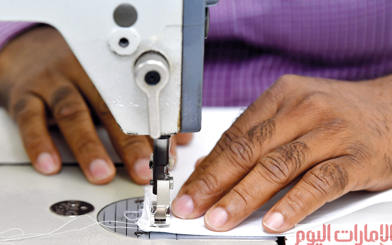 بدأت‭ ‬قطعة‭ ‬القماش‭ ‬البيضاء‭ ‬تصبح‭ ‬مشروع‭ ‬‮«‬كندورة‮»‬‭ ‬لتصير‭ ‬جزءاً‭ ‬من‭ ‬الزي‭ ‬الإماراتي‭ ‬الوطني‭ ‬والتراثي‭ ‬الذي‭ ‬يورَّث‭ ‬جيلاً‭ ‬بعد‭ ‬جيل‭.‬‬‬‬‬‬‬‬‬‬‬‬‬‬‬‬‬‬‬‬‬‬