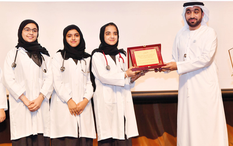 بحث طالبات مدرسة الإمارات الوطنية «زايد والصحة» فاز بالمركز الأول.

تصوير: نجيب محمد