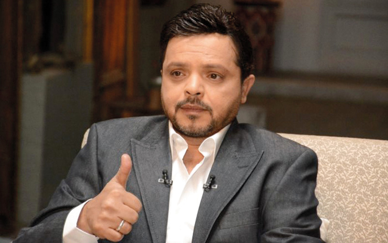 محمد هنيدي يغني شارة «أرض النفاق».

أرشيفية