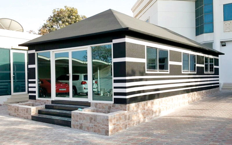 مواقع الخيام يجب أن تكون بعيدة عن الشوارع الرئيسة. الإمارات اليوم