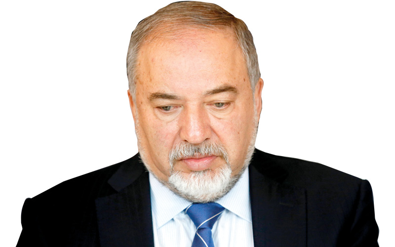 ليبرمان: «يجب على إيران وحلفائها (أن يتذكروا) أنه إذا هطلت الأمطار هنا في إسرائيل، فستنهمر هناك».