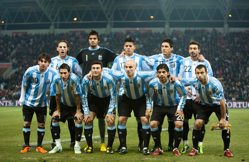 اتحاد الكرة الأرجنتيني يوزع دليلاً لكيفية إغراء حسناوات روسيا