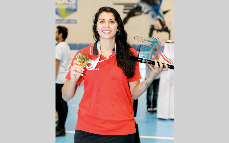 التونسية عزة بسباس فازت بذهبية سلاح السيف العربي. من المصدر