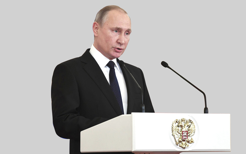 الرئيس بوتين أكد بقاء بلاده وسيطاً في سورية. أ.ب