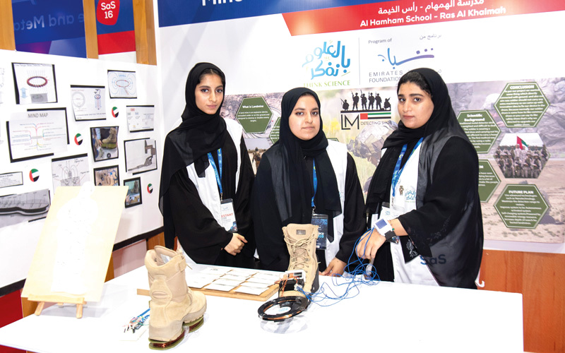 (من اليمين) شوق وميرة وشيخة. الإمارات اليوم