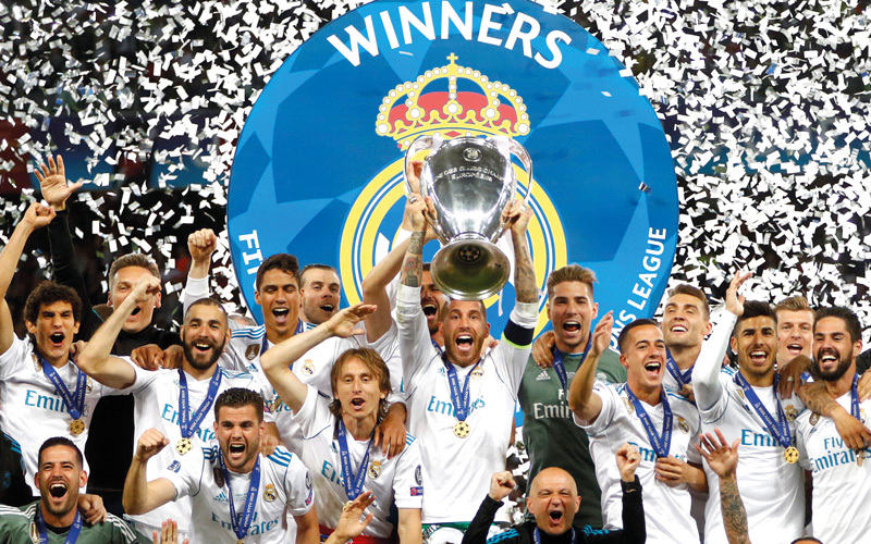 ريال مدريد يحتفل بالتتويج التاريخي في «الأبطال» على أرض العاصمة الأوكرانية كييف. رويترز