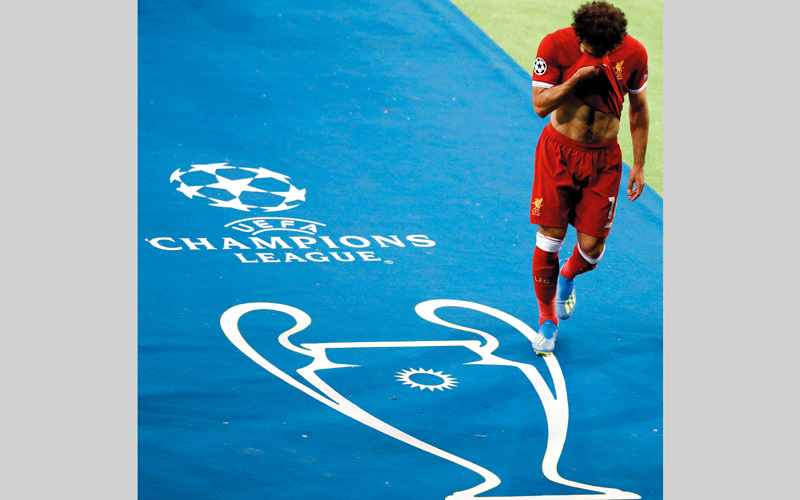 الإصابة حرمت ليفربول في نهائي أبطال أوروبا أبرز لاعبيه محمد صلاح. رويترز