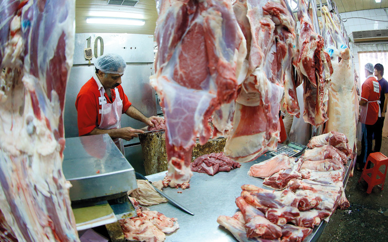 اللحوم والدجاج الطازج من السلع الغذائية الرئيسة في رمضان. تصوير: باتريك كاستيلو