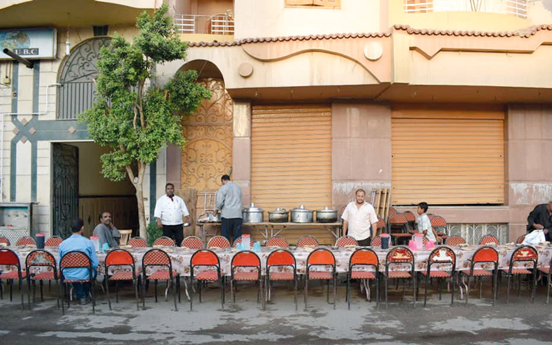 موائد الرحمن وصلت إلى صعيد مصر وحققت أثراً طيباً في نفوس الصائمين