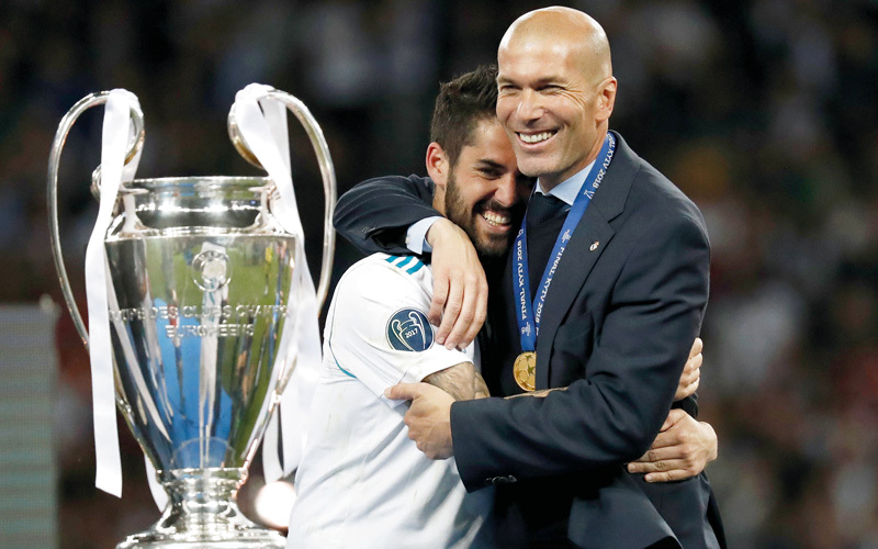 زيدان ختم مسيرته مع الريال بلقب الأبطال للعام الثالث على التوالي. أ.ب