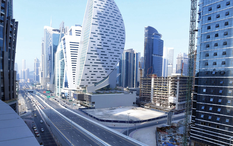 الطريق يسهم في انسيابية الحركة المرورية على شارع السعادة. من المصدر