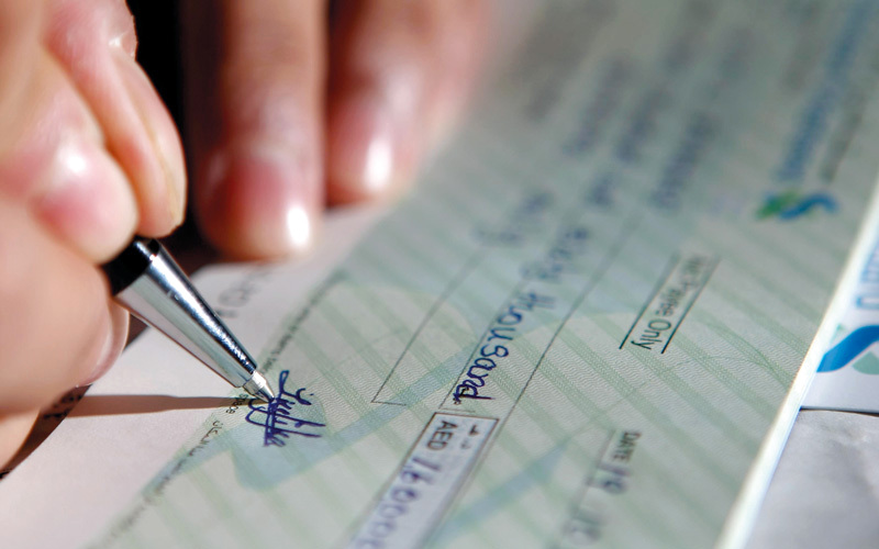 «اتحاد المصارف» دعا صاحب المؤسسة إلى حماية مؤسسته من عمليـات احتيـال الشيكات بأن يكون الموقّع النهائي على كل شـيكات المؤسسـة.   أرشيفية