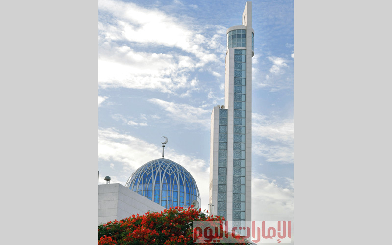 تدير الشؤون الإسلامية والعمل الخيري في دبي مسجد عبدالرحمن صديق في نخلة جميرا، واستوحي تصميم المسجد من البيئة المحيطة له مع الطراز الإسلامي المعاصر