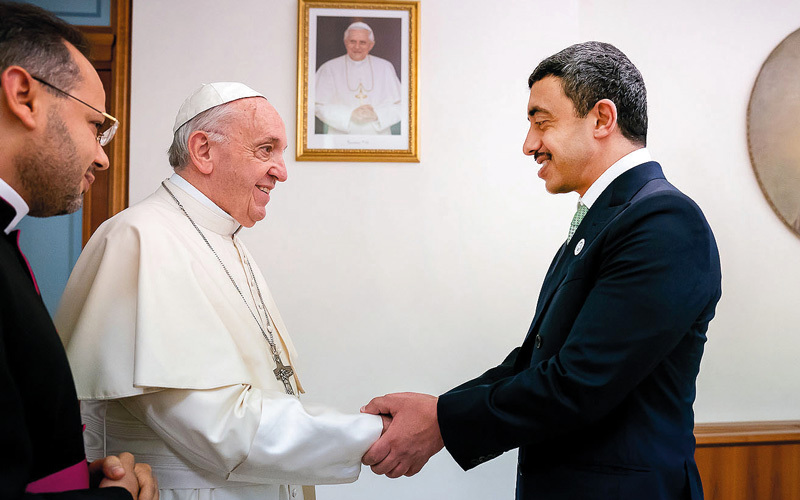 بابا الفاتيكان يشيد بجهود الإمارات في نشر التسامح وبمبادراتها الإنسانية