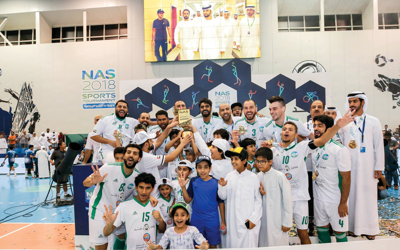 فريق الإمارات للسياقة متوجاً بلقب كرة الصالات. من المصدر