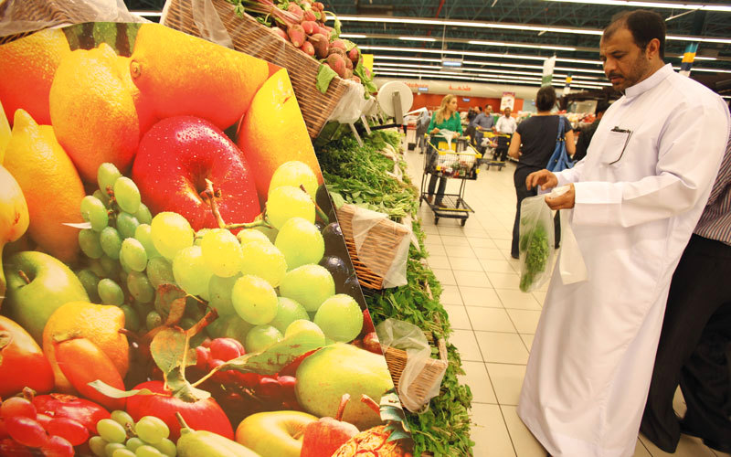 الأخطاء تحدث بصفة خاصة في أقسام المنتجات الطازجة مثل الخضراوات والفواكه والملحمة. الإمارات اليوم