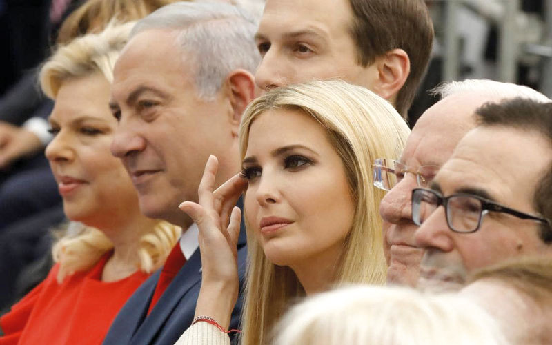 نتنياهو وإيفانكا ترامب أثناء مراسم فتح السفارة الأميركية في القدس.

رويترز