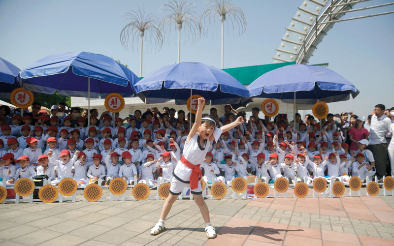 أطفال كوريون شماليون في إحدى الحدائق. أ.ف.ب