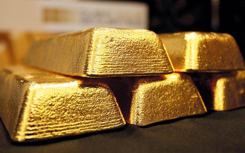 الذهب ينخفض.. والدولار يبلغ أعلى مستوياته أمام الين