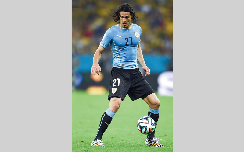 كافاني يسعى لاصطياد شباك المنتخب المصري. أ.ف.ب