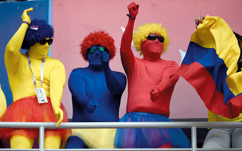 جمهور المنتخب الكولومبي شجع فريقه على طريقته الخاصة، قبل انطلاق مباراة كولومبيا واليابان، أمس، في المجموعة الثامنة. أ.ف.ب