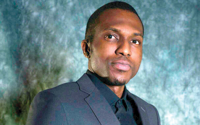 الممثل النيجيري تشوكا إيكويغو. الإمارات اليوم