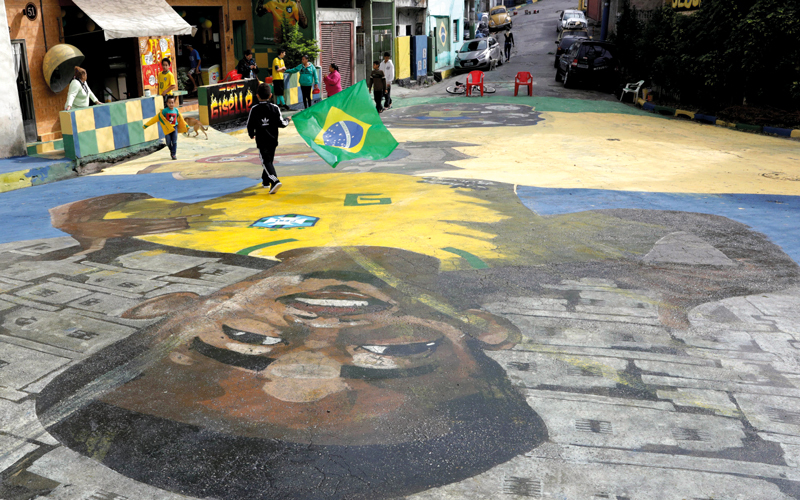 رسومات وصور جيزوس في كل مكان بالبرازيل. رويترز