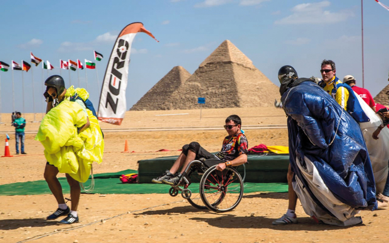 «سكاي دايف مصر».. أول فعالية للقفز بالمظلات فوق الأهرامات