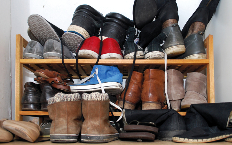5 طرق غير تقليدية للتخلّص من رائحة الحذاء الكريهة
