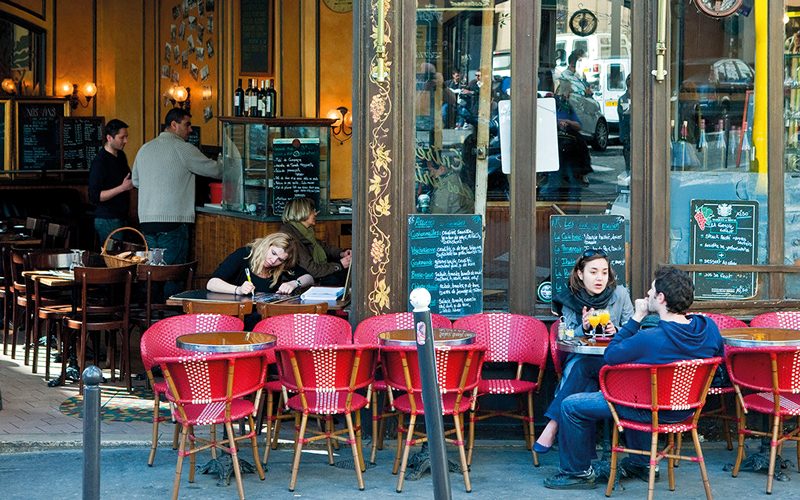 المقاهي الباريسية تستغيث بـ «اليونيسكو»