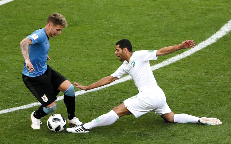 لحظة إصابة تيسير الجاسم خلال مباراة أوروغواي. رويترز