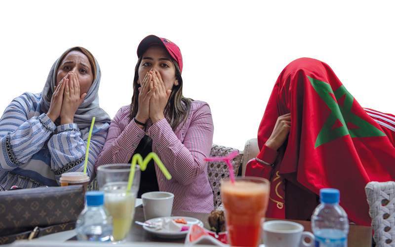 جمهور المنتخب المغربي يتحسر على ضياع الفرص أمام البرتغال. إي.بي.إيه