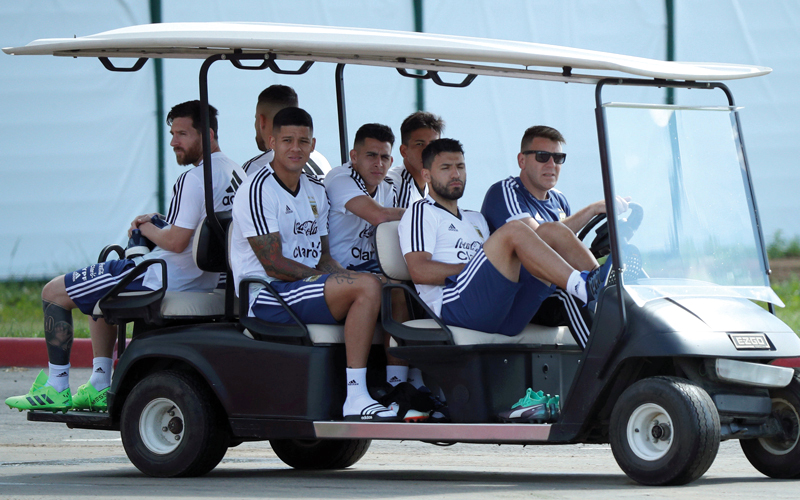 الرحيل المبكر من مونديال روسيا يطارد المنتخب الأرجنتيني. رويترز