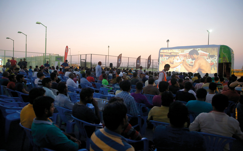 خلال عرض الفيلم السينمائي الهندي «سلطان».

من المصدر