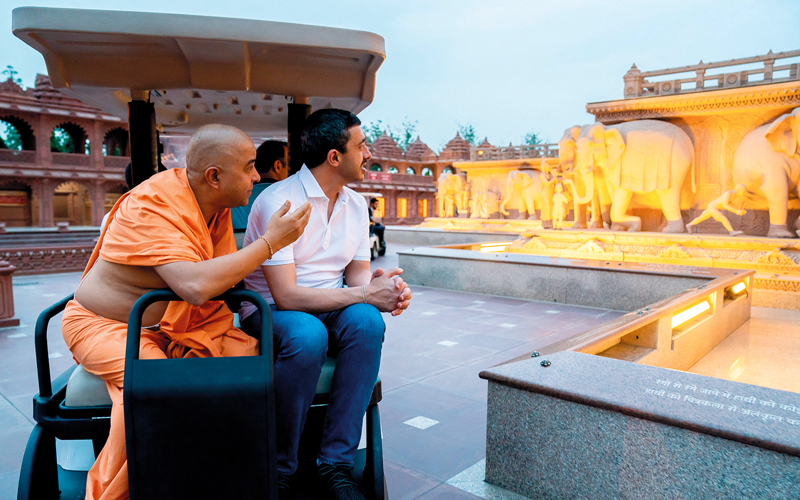 عبدالله بن زايد اطلع خلال الجولة على مقتنيات المعبد التاريخي.

وام